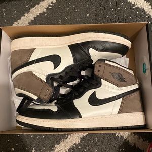 Air Jordan 1 Retro High in Dark Mocha